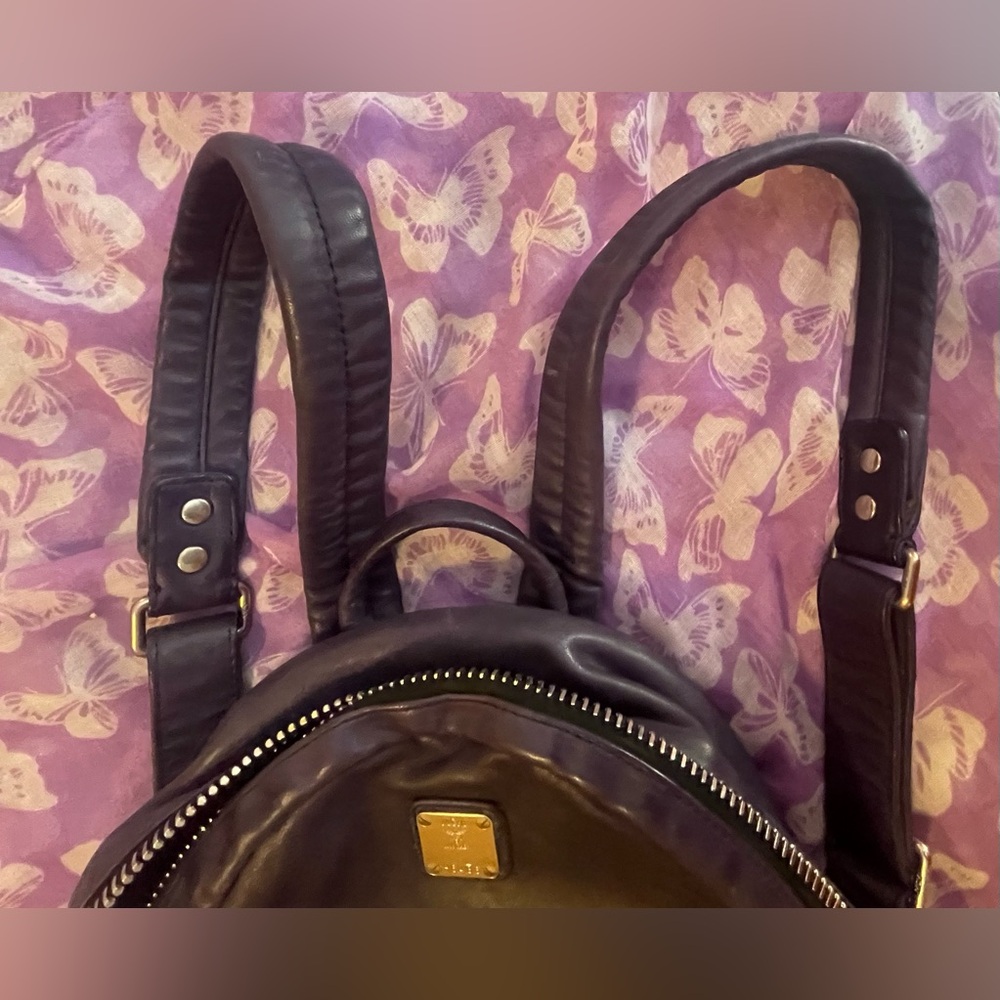 MCM rare dark purple Leather backpack! EUC! Apx 12 x 14 x 5“ - Picture 13 of 13